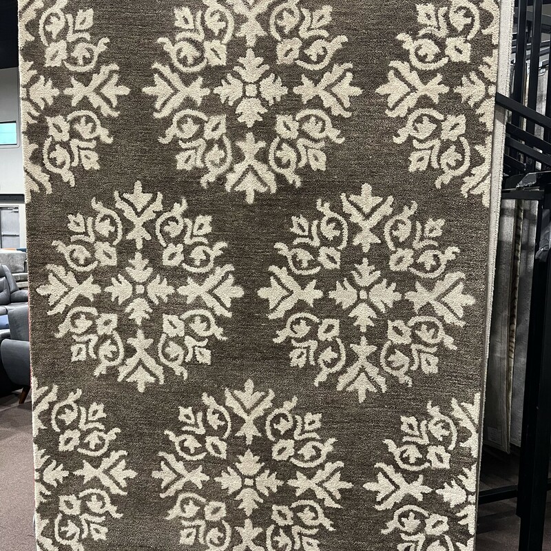 Leone LO-307A<br />
Brand New Area Rug 5x8<br />
Call store for details