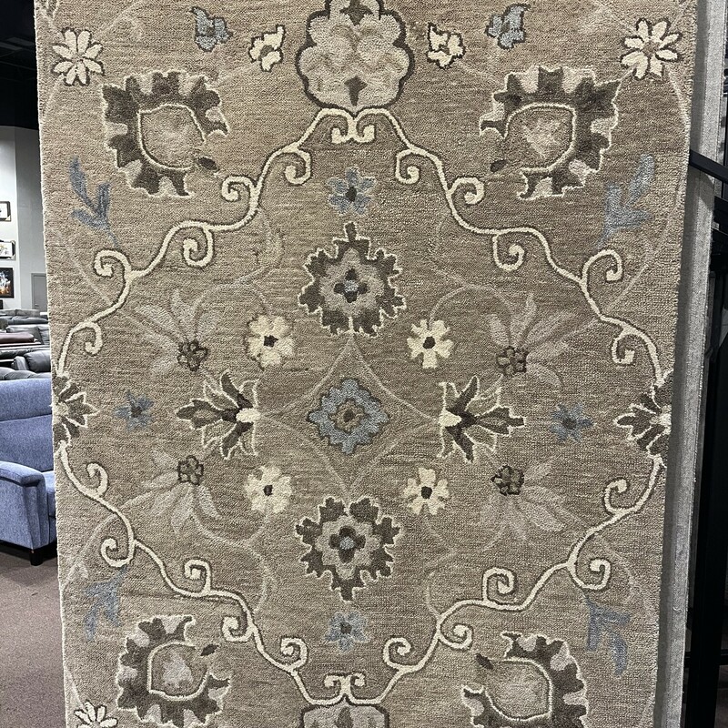 Leone LO-9989<br />
Brand New Area Rug 5x8<br />
Call store for details