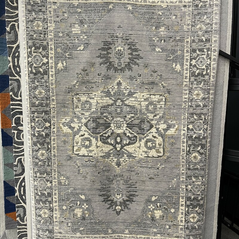 Gossamer GS-6798<br />
Brand New Area Rug 5x8<br />
Call store for details