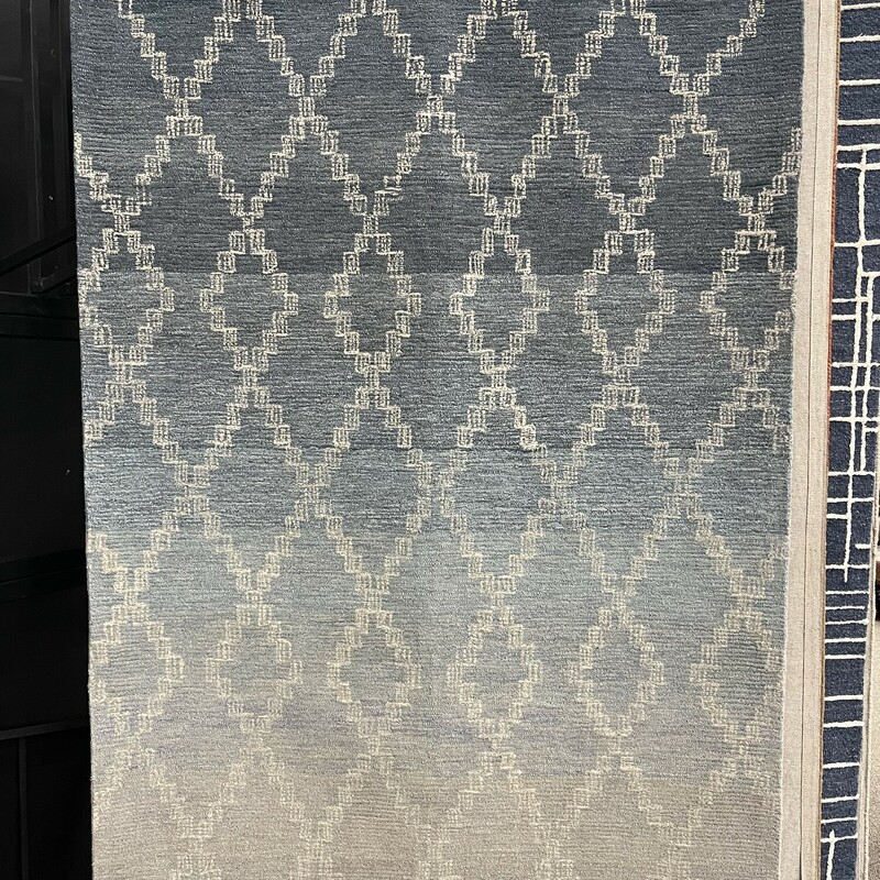 Dune DUN-102<br />
Brand New Area Rug 5x8<br />
Call store for details