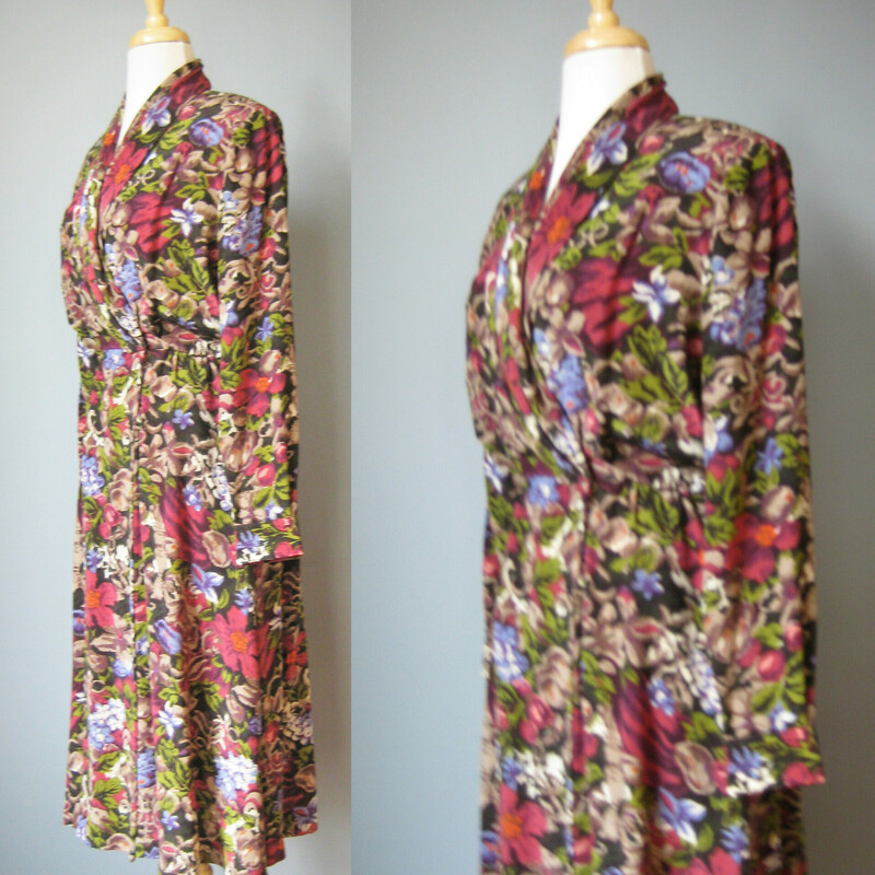 Here is a pretty silk secretary dress from the 1980s.  It's made of a silk in a sophisticated ikat style floral print.  The surplice neckline closes with buttons and hooks, it's really securely together in the front.  Elastic Waist. Unlined.  Removable shoulder pads snap off and on.

The colors are burgundy, olive green and blue but it gives off a warm tone bronazy vibe.

Long sleeve

Flat measurements:
Shoulder to shoulder: 16.34
armpit to armpit: 19
Waist: 12 to 15
Hip: free
Length: 46.25
Underarm sleeve seam: 18.5 (sleeve buttons at the end)

perfect condition!

Thanks for looking!
#36266