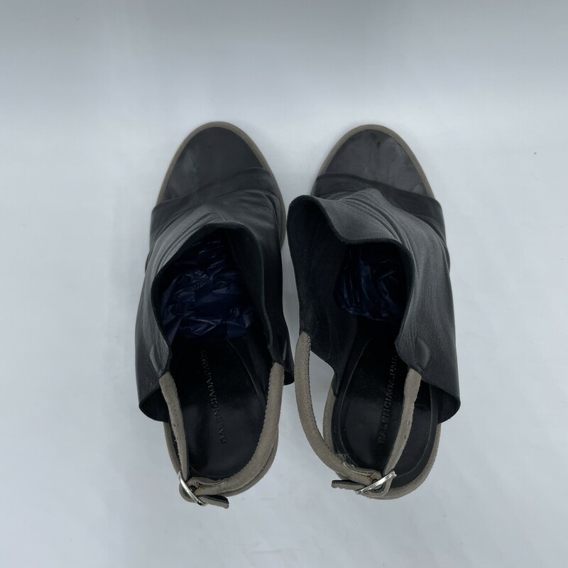 Balenciaga Leather Slingback
Color: Black/Grey
Size: 37.5
Condition: Very Good (minor wear on the soles)
Notes: 4in heel