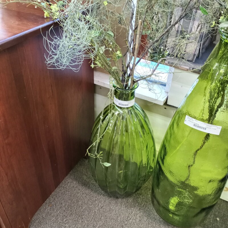 Med. Green Vase