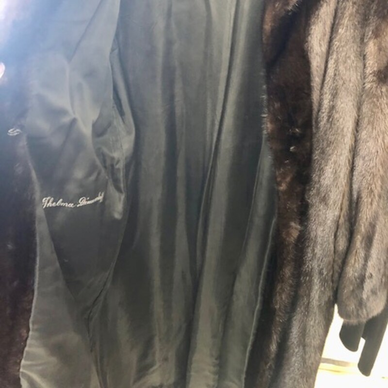 Long Mink Coat, Brown, Size: 16<br />
THis coat is in great condition, no rips or holes.