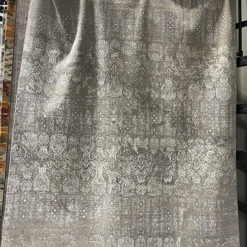 Couture CUT-107<br />
Brand New Rugs<br />
Call store for details