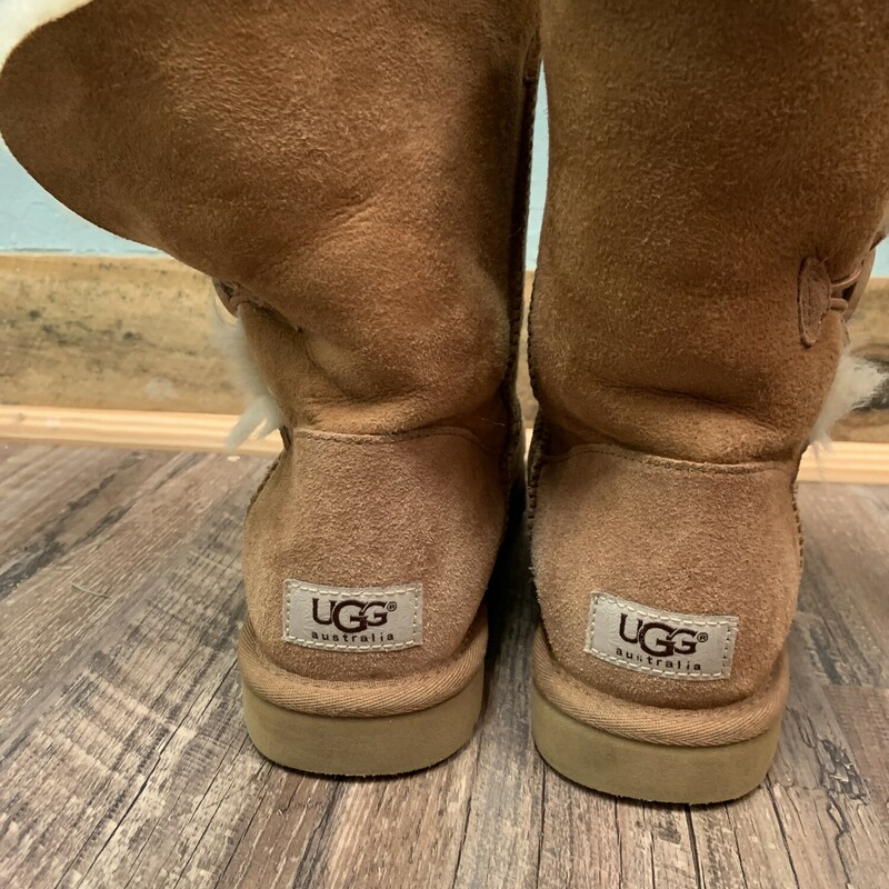 Uggs Bailey Button 2 Adul, Tan, Size: Shoes 8