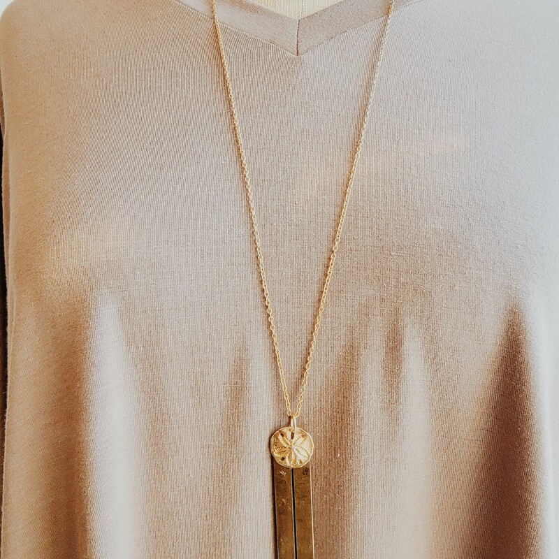 -Hand crafted necklace
-Brass plate engraved with an I
-30 Inch chain