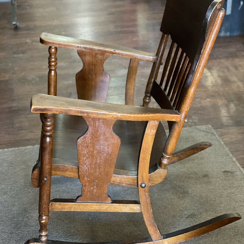 Antique Wood Rocker
Beautiful condition with a deep curved seat makes this piece not only beautiful but comfortable. All thats missing is the iced tea!
Brown
Size: 38x26x19 deep