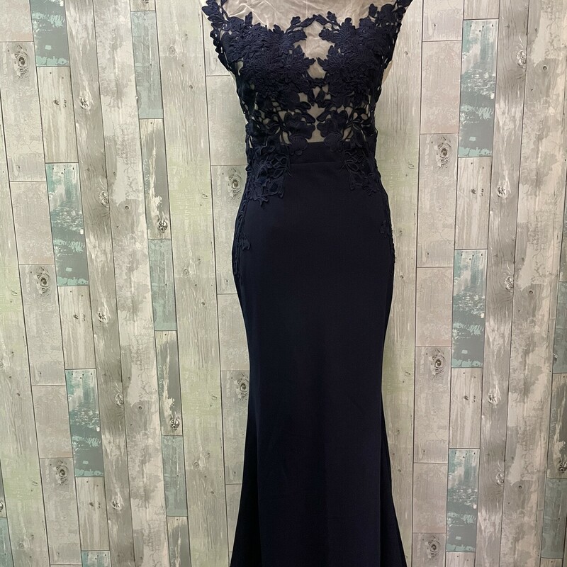 NEW Maniju Straight Formal<br />
Mesh top with applique that extends down the sides. Trumpet bottom, open back<br />
Navy, nude<br />
Size: Medium