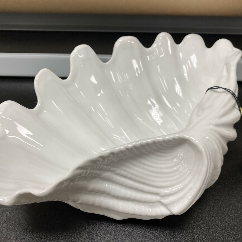 Porcelain Clam Shell Bowl