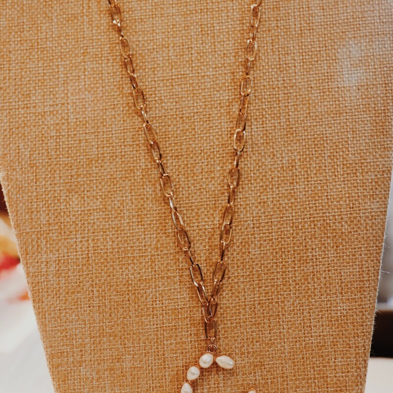 These lovely gold necklaces are on a 20 inch chain with a 2 inch extender, and they each have a pearl initial!<br />
Please select your initial!