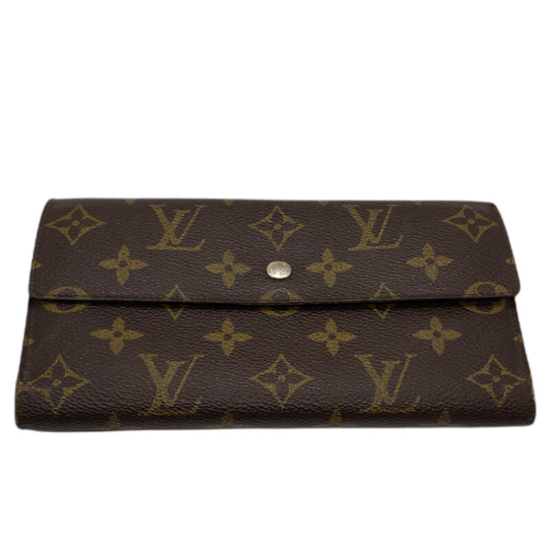 Louis Vuitton<br />
<br />
International Wallet<br />
<br />
1988, Monogram<br />
<br />
Condition: Fair Wear on Card Holder area, snap and pen holder. Coin pouch dirty from normal wear and tear. Corners have wear