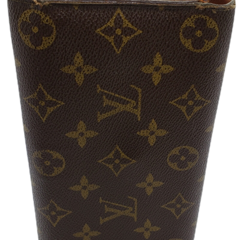 Louis Vuitton

International Wallet

1988, Monogram

Condition: Fair Wear on Card Holder area, snap and pen holder. Coin pouch dirty from normal wear and tear. Corners have wear