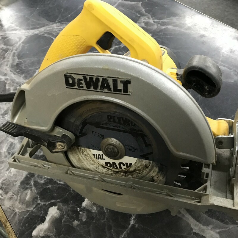 Circular Saw, Size:7 1/4in  DeWalt DW368

Excellent condition