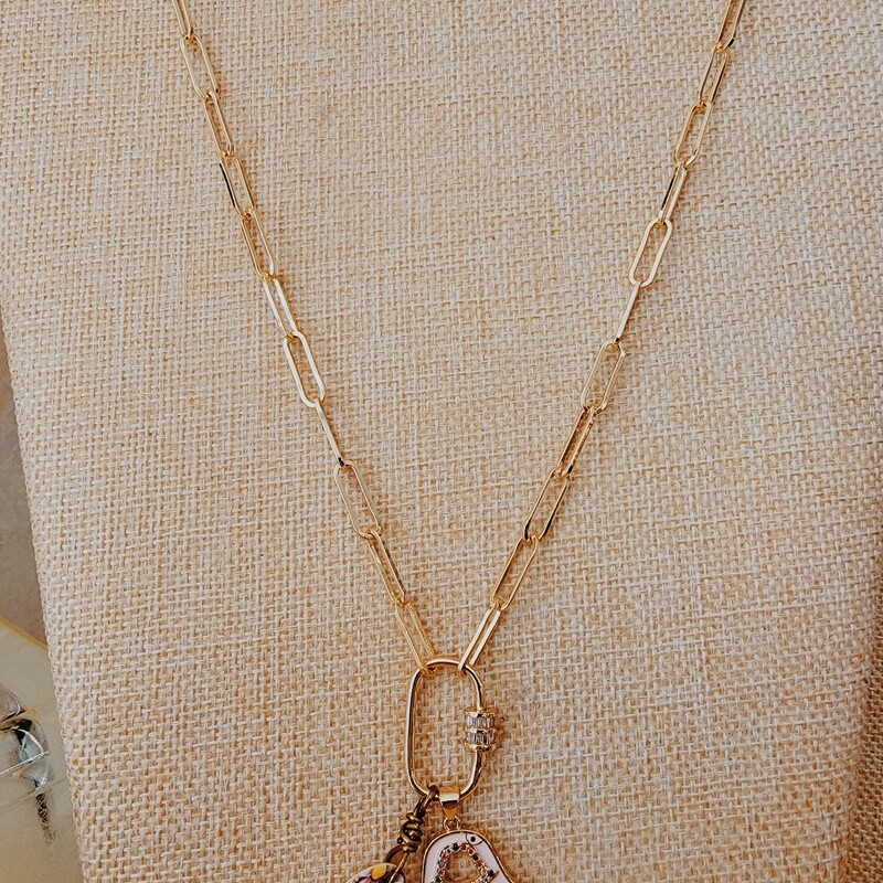 This gold chain on this Kelli Hawk Designs necklace is super trendy! It measures 20 inches, and from it hangs a pink hand and a shell!