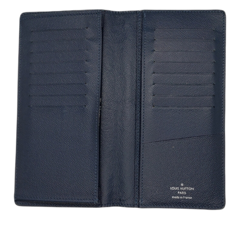 Louis Vuitton<br />
<br />
Long Car Wallet<br />
<br />
Taiga Leather<br />
<br />
2016, Navy<br />
<br />
Great Conditon: Minor wear at corners. Some wear by card slots