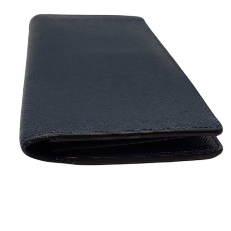 Louis Vuitton<br />
<br />
Long Car Wallet<br />
<br />
Taiga Leather<br />
<br />
2016, Navy<br />
<br />
Great Conditon: Minor wear at corners. Some wear by card slots