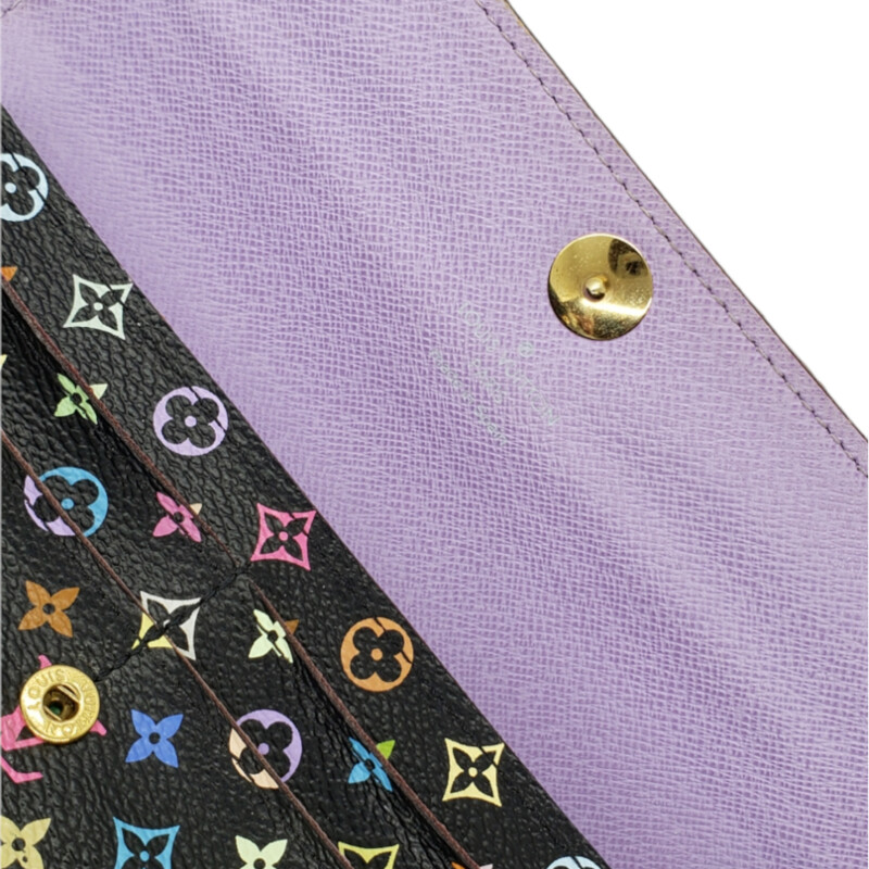 Louis Vuitton<br />
<br />
Sarah Wallet<br />
<br />
Multicolor Monogram Murakami<br />
<br />
Purple interior<br />
<br />
Gret Condition: Wear on Corners