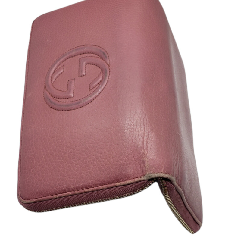 Gucci<br />
<br />
Soho Zip Wallet Pink<br />
<br />
Condition: Good. Corner Wear. GG Outside leaather ink transfer. Minor Wear on inside
