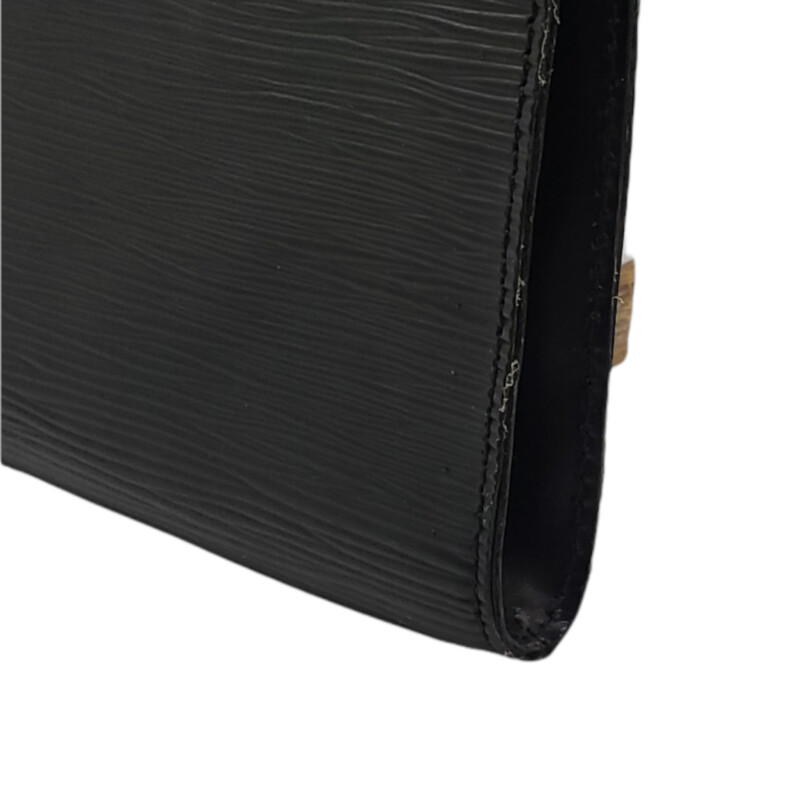 Louis Vuitton

Pochette Epi Leather

Black, Gold Hardwear

Condition: Weat on Corners and around Zipper