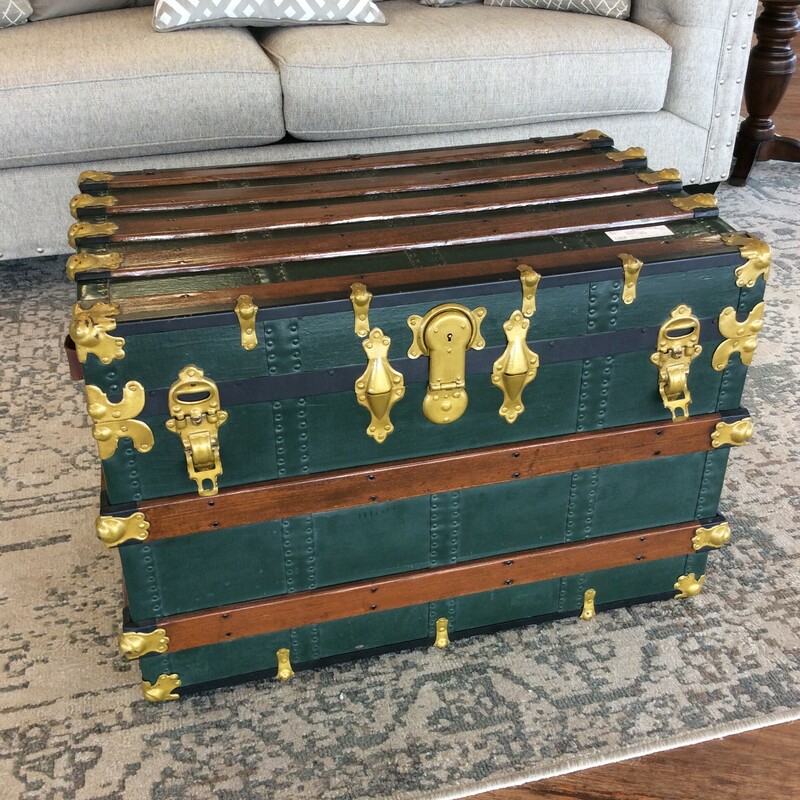 This is a super-nice steamer trunk! It would be great for storage and would also double nicely as a coffee table. It includes a divided tray on the inside. It's in great condition too!