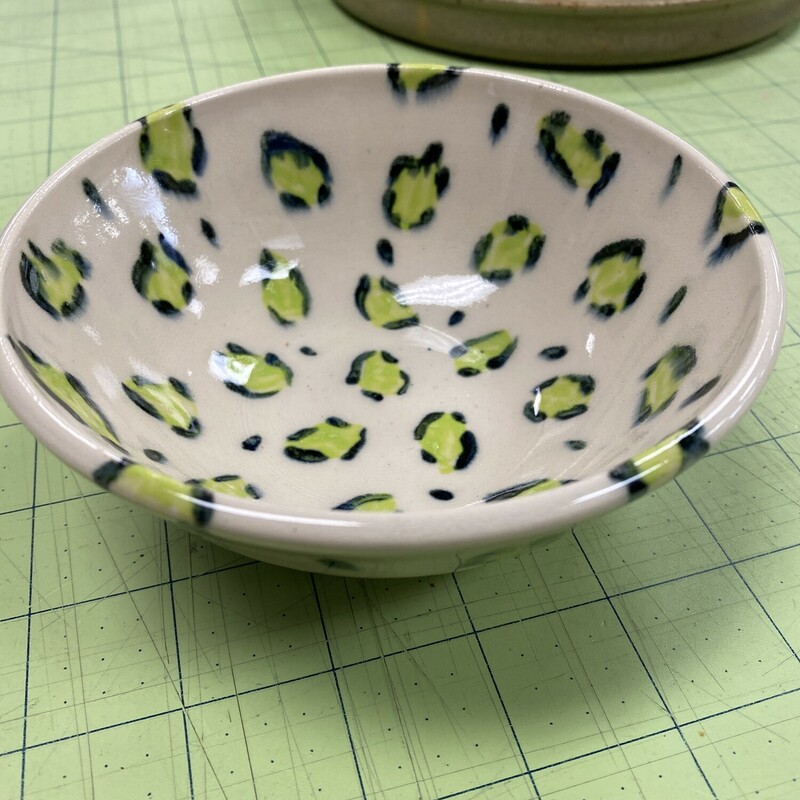 Pottery Leopard Bowl, Grn/Bge, Size: 5 Inch