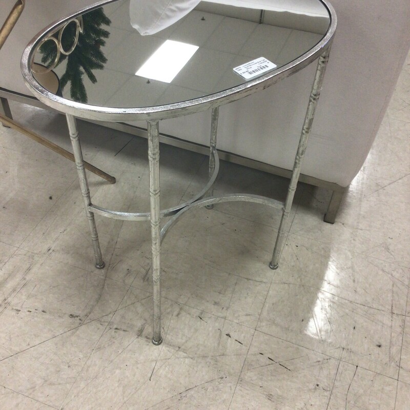 Oval Mirrored End Table, Silver, Oval
20.5 in Wide x 13 in Deep 24 in Tall