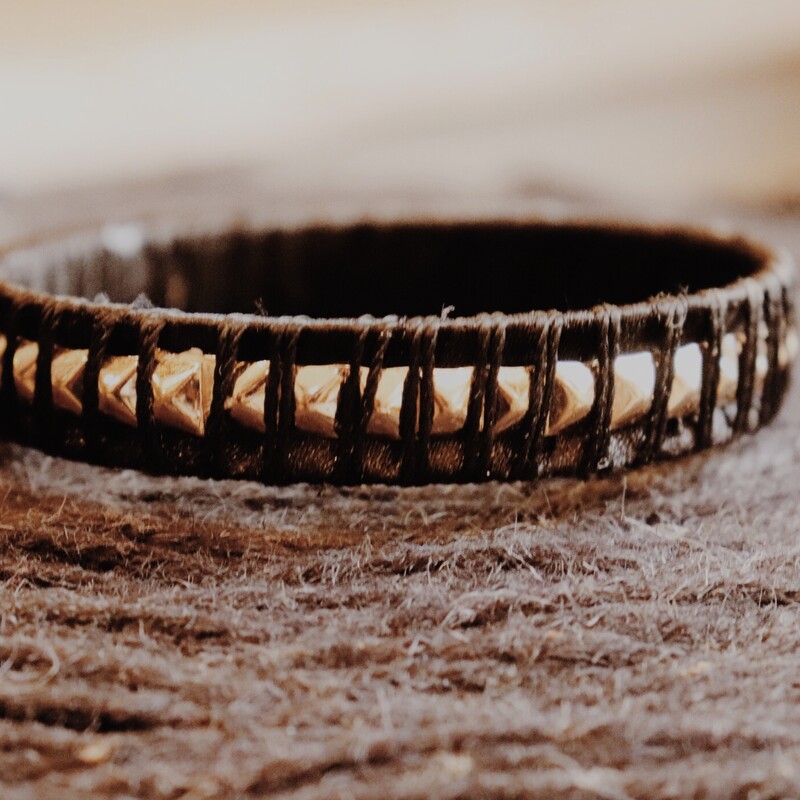 This black and gold bangle is perfect for stacking! It measures 3 inches in diameter.