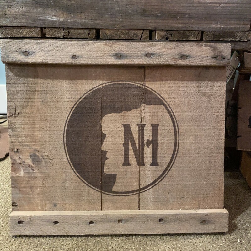 Old Man In Mtn. Crate Sign
Size: 13in x 11in
Each sign is unique as they are made from authentic
apple crates and lasered with New Hampshire favorites.