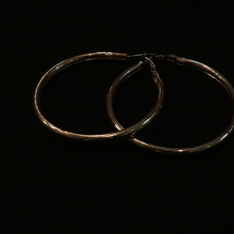 These classic gold hoops measure 2.5 inches in diameter.