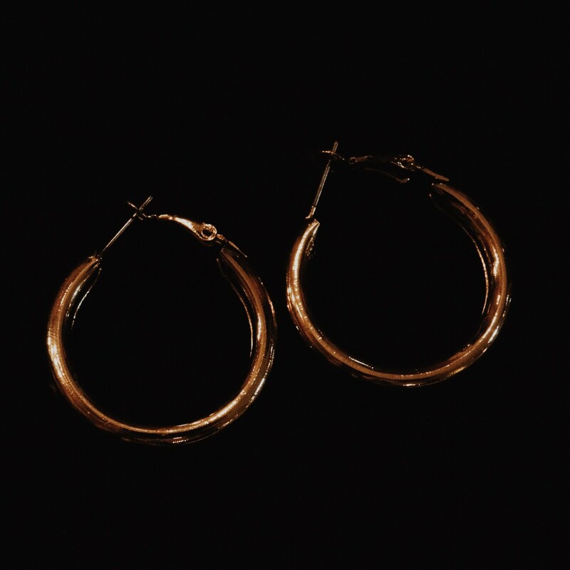 These classic, chunky gold hoops measure 2 inches in diameter.