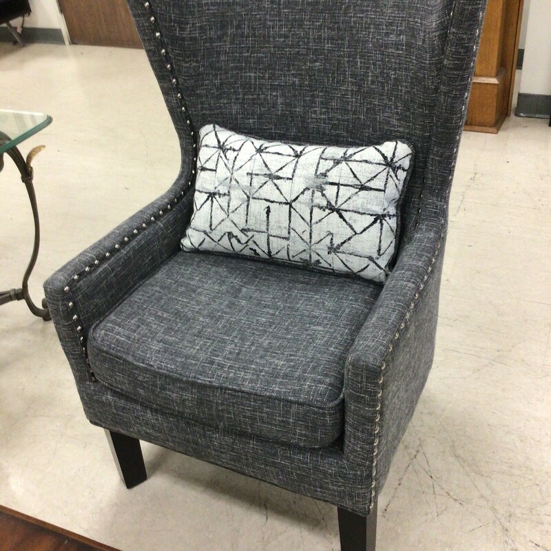 Gray Tweed Arm Chair, Gray, W/ Pillow
26 in Wide x 22 in Deep x 40 in Tall