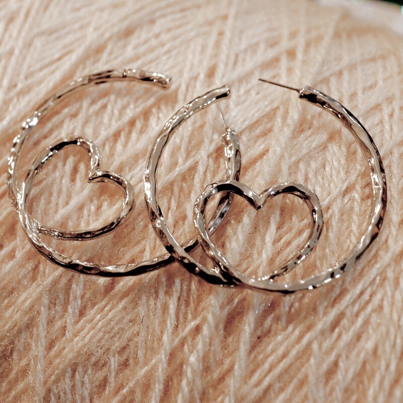 These heart hoops are perfect for Valentine's Day! They measure 2 inches in diameter and are available in gold or silver!