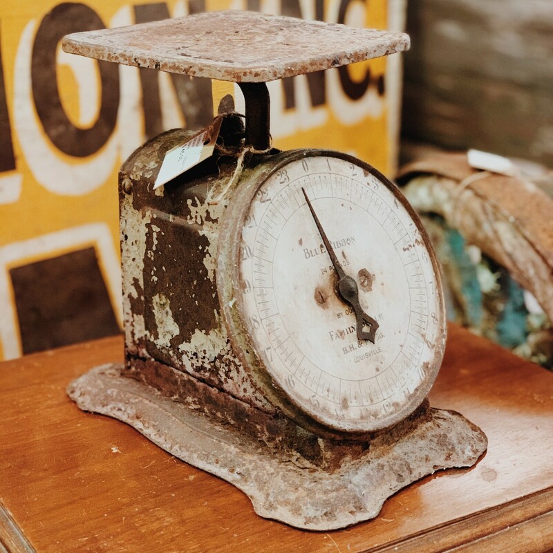 This vintage scale measures 8.5 inches tall. These old scales are perfect to add character to your decor!