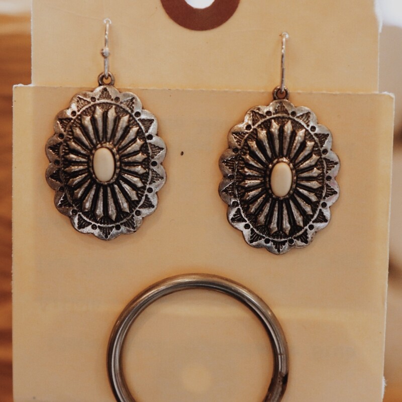 These dangling earrings are the perfect size! The antiqued silver is such a classic look, and it pairs so well with the ivory center!
1.5 Inches Long