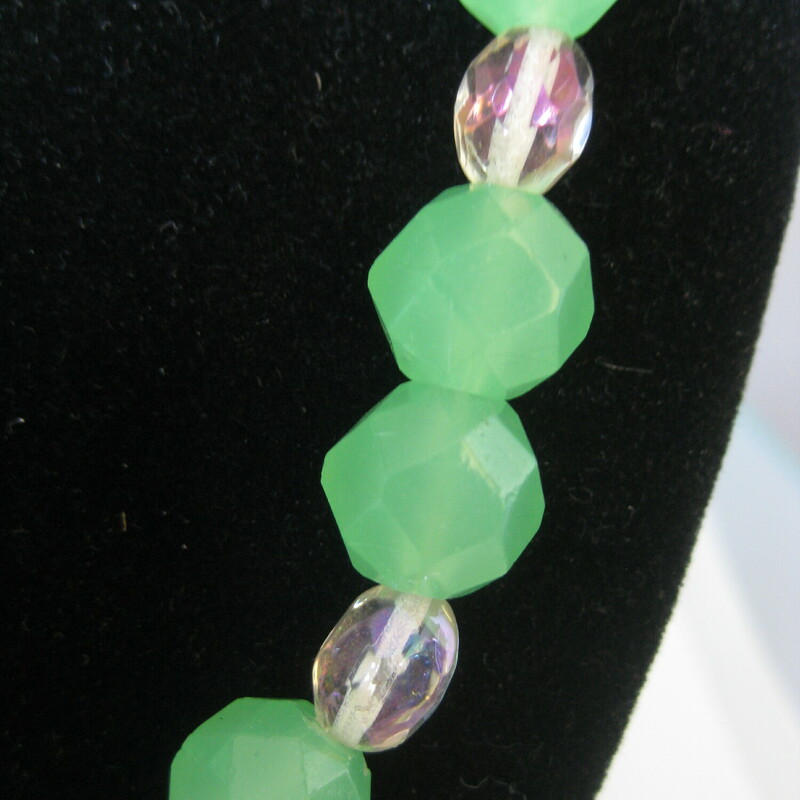Vtg Glass Beads, Green, Size: None<br />
Heavy strand of glass beads in milky translucent light green<br />
The beads are graduated in size and have clear glass beads interspersed along the length.<br />
They are sharply faceted and throw a nice amount of light around<br />
No closure, slips on over the head<br />
very well made<br />
28<br />
<br />
Thanks for looking!<br />
#44779