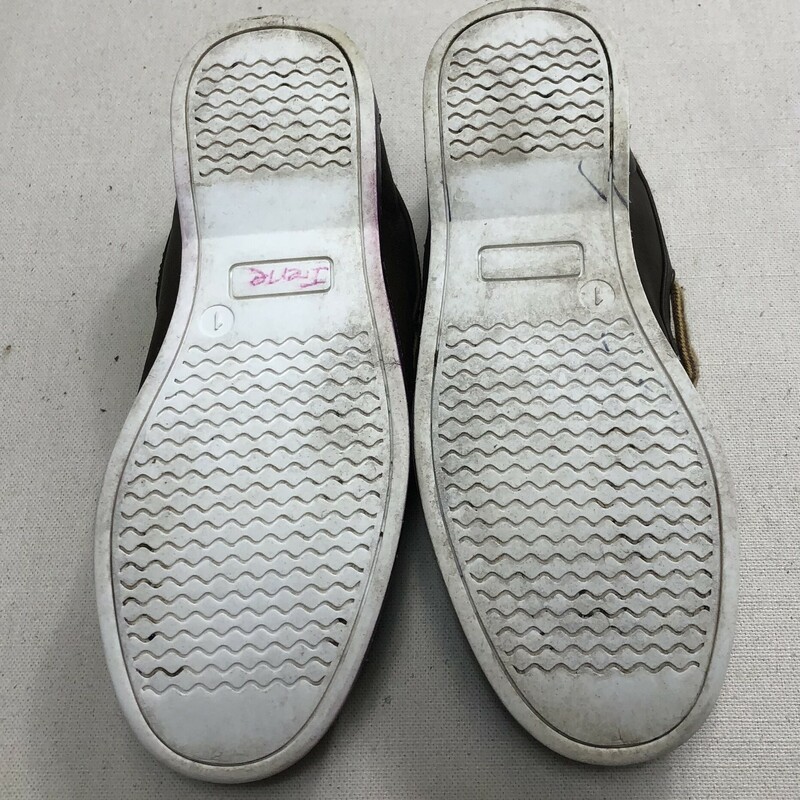 Gap Dock Shoes, Brown, Size: 1Y<br />
Pen markings on the sdie of sole.