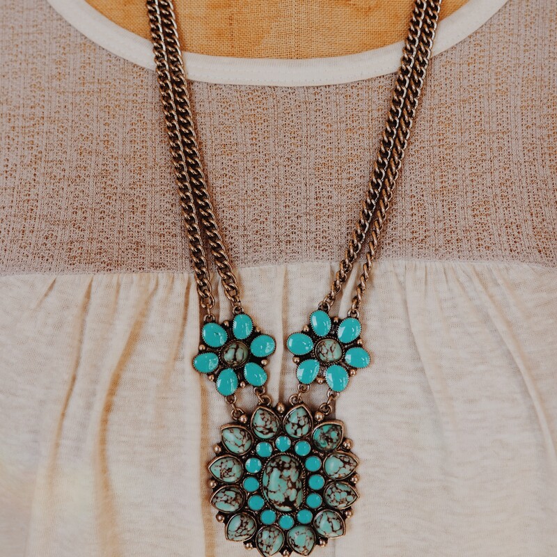 This beautiful turquoise and silver necklace is on a 26 inch double chain and has a 3 inch extender!