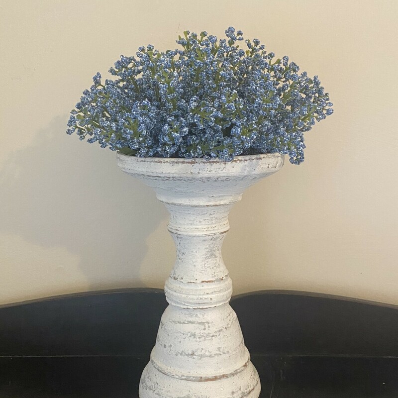 This half sphere measures 9 inches in diameter and brings a beautiful touch of spring to your home.  This sphere will look beautiful on a candle stick, in a dough bowl, lantern or sitting just about anywhere you need just a small finshing touch