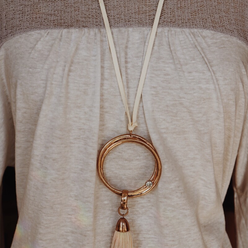 The gold on this necklace is such a beautiful, soft color! And it looks amazing paired with cream!