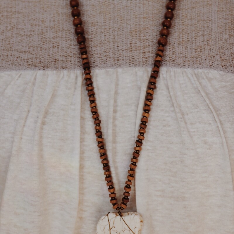 This beautiful neutral necklace is on a 32 inch strand with a 3 inch extender!