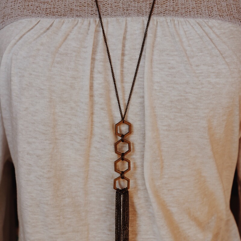 This lovely brass necklace is on a 30 inch chain with a 2.5m inch extender. The simplicity of the four hexagons and the chain fringe make it perfect for layering!