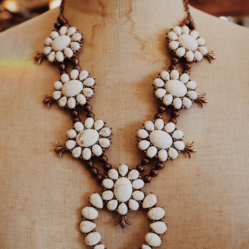 This necklace makes getting dressed up so easy! Instantly eclectic! This necklace has a 3 inch adjustable extender.