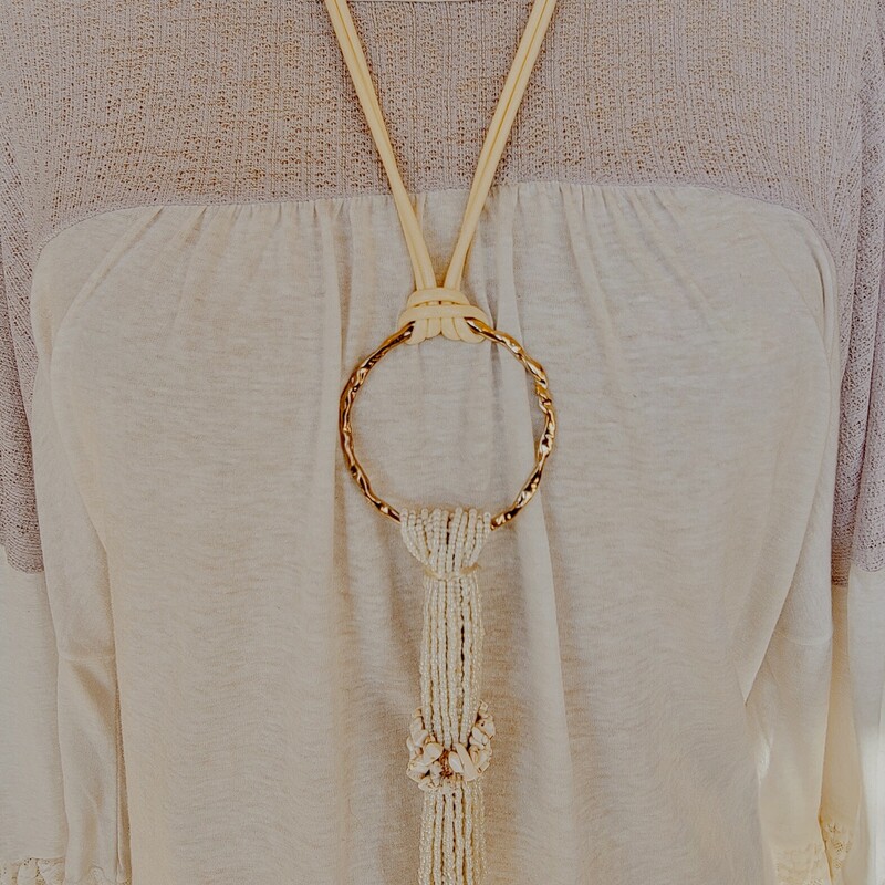 Beautiful tassel necklace on a 30 inch chain!
Available in teal or cream!