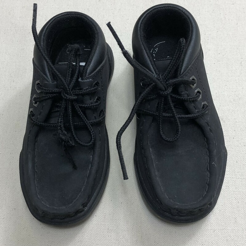 Timberland, Black, Size: 9T
One of the lace is frayed