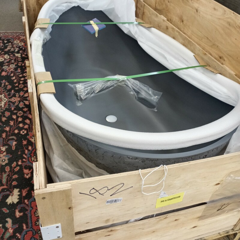 65 X 33 Solid Surface Tub