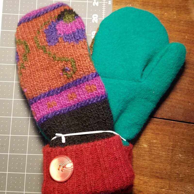 RECYCLED MITTENS CUFF