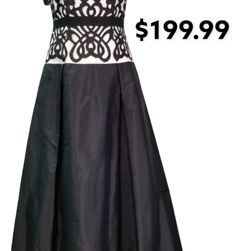 Aiden Mattox strapless formal with embellished applique top. Strapless with back zip closure. Full satin skirt with POCKETS!
Black and cream
Size: 6
NO RETURNS ON PROM DRESSES!