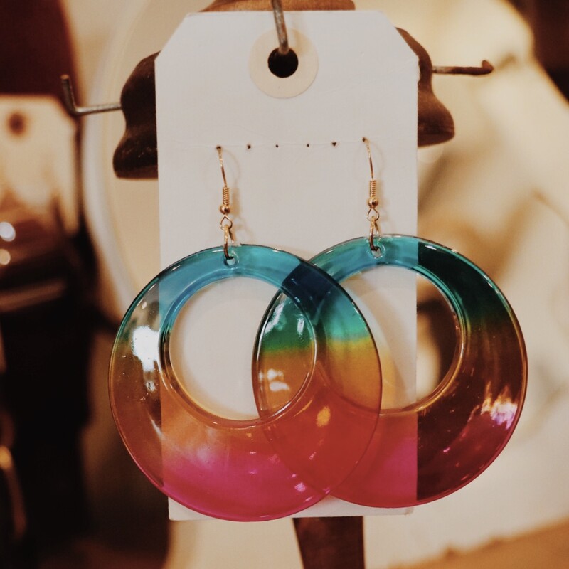 Adorable pair of dangling ombre earrings! Available in Warm Tones or Rainbow.
3.25 inches in length