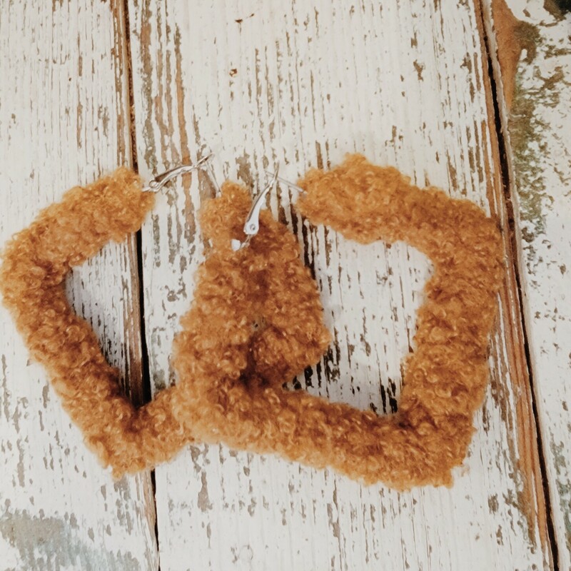 These earrings are so fun and easy to style! Perfect for anyone looking for one of a kind jewelry! The square is 2.25 inces across.<br />
Available in Caramel and Cream